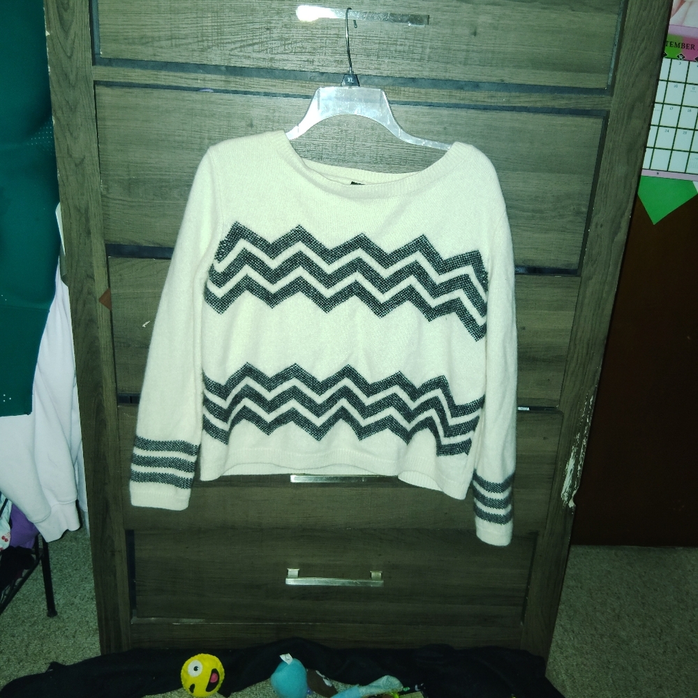LORD & TAYLOR Chevron Cashmere Sweater - Medium